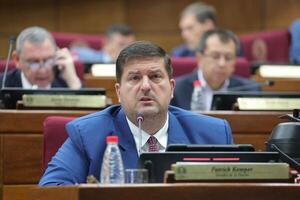 Filizzola y Kemper protagonizan fuerte cruce de insultos durante sesión