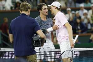 Sinner vence a Fonseca en dos tie-breaks - Tenis - ABC Color