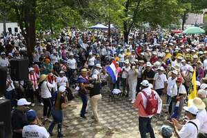 Caja fiscal: manifestantes vuelven a colmar el microcentro de Asunción
