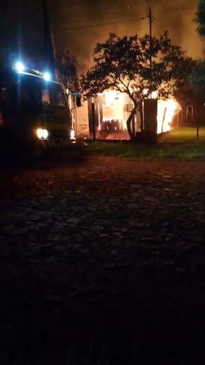 Investigan incendio que consumió una vivienda en Hohenau tras presunto robo