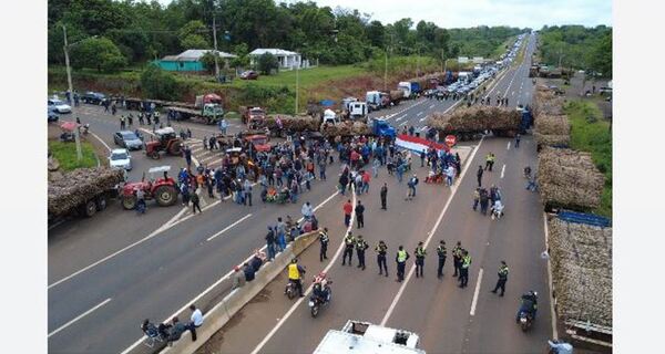 Cañicultores denuncian bloqueos y uso de balines de goma
