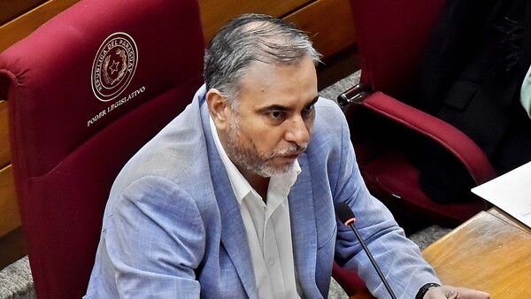 Permiso a Erico Galeano es inconstitucional y constituye un blindaje, denuncia senador