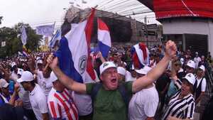 Senado ajusta la reforma de jubilaciones rechazada por docentes movilizados