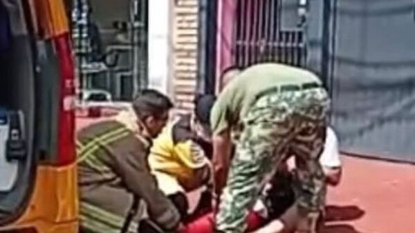 Se olvidó de su llave en el departamento, trepó y se cayó del balcón