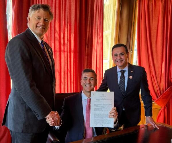 Peña firma acuerdo SOFA tras reunirse con Landau  - Política - ABC Color