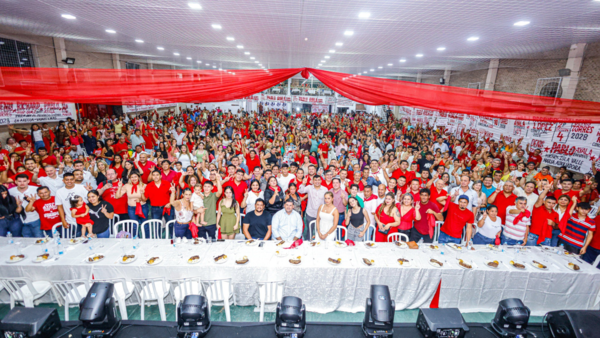 Intendente de Areguá cerró una calle para hacer asado por su cumpleaños y mitín político
