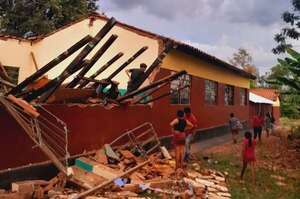 Tragedia con suerte: se derrumbó techo de aula de preescolar en escuela de R.I. 3 Corrales - Nacionales - ABC Color