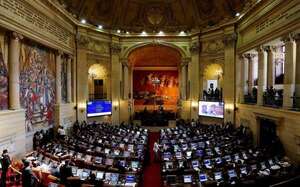 Corte colombiana ordena detener por corrupción a dos congresistas reelegidos el domingo - Mundo - ABC Color