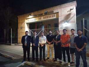 Derecho UNA: alumnos dicen que denuncia contra docente es por “no saber perder” una elección - Nacionales - ABC Color