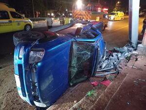 Menor volcó un vehículo con otros tres adolescentes en Ñemby - Policiales - ABC Color