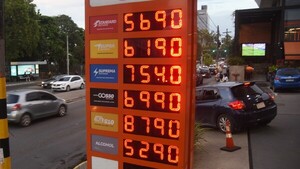 Principales emblemas privados suben precio de sus combustibles