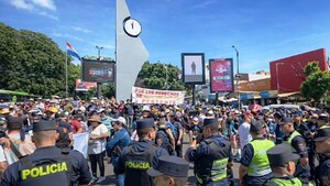 Protesta de educadores espantó al turismo de compras en el Este