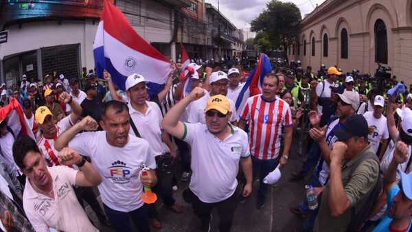 Lo que tenés que saber: Aprueban reforma suavizada, IPS sin insumos y multas por invadir carril