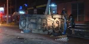 Adolescente alcoholizado y al volante causa vuelco en Ñemby | Unicanal