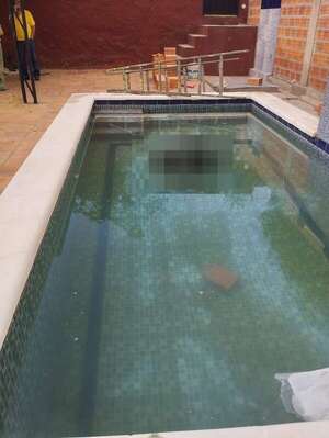 Albañil muere tras caer a una piscina en Mariano Roque Alonso - Policiales - ABC Color