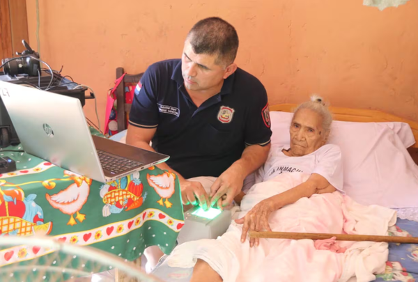 A sus 102 años obtuvo su primera cédula de identidad