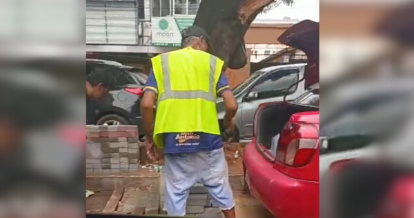 Lo que pasó ayer: videos muestran carga y posterior descarga de adoquines en plena zona de obras de San Lorenzo » San Lorenzo PY