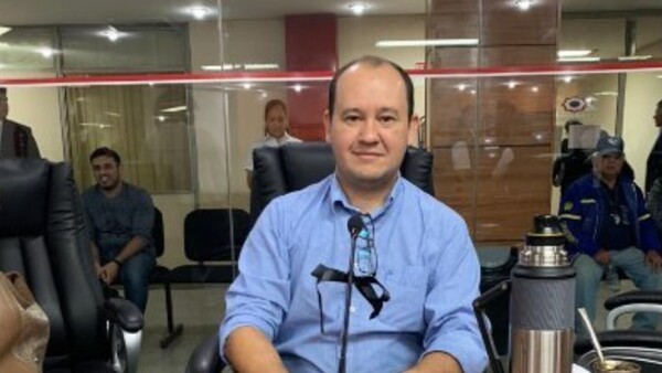 Concejal Félix Ayala justifica ausencia y anuncia pedido de interpelación al intendente Bello