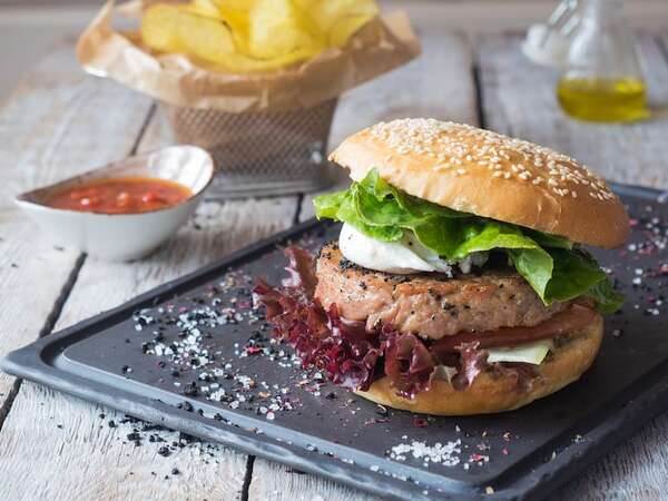 Así podés preparar una sabrosa hamburguesa de atún ultrafácil y liviana  - Gastronomía - ABC Color