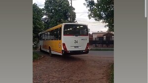 Chofer arrastró a un papá mientras su hija de 7 años corría llorando detrás