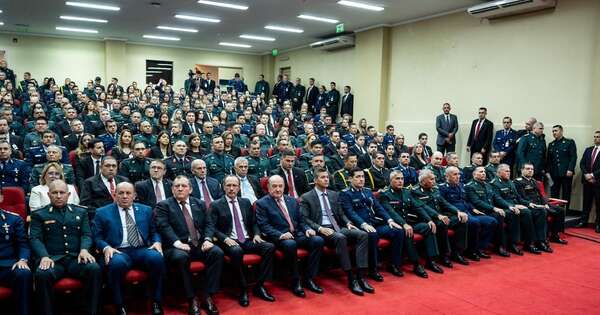 La Nación / Peña encabezó la apertura del año académico del IAEE