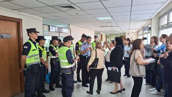 Escrachan a presidente de Caja Municipal, tras suspensión de la preliminar