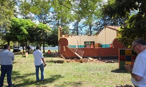 Inicia evaluación para reconstrucción de escuela derrumbada en la ciudad de Caaguazú - OviedoPress