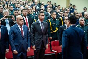 Santiago Peña dice que se pagará deudas a constructoras y farmacéuticas, pero no pone plazo