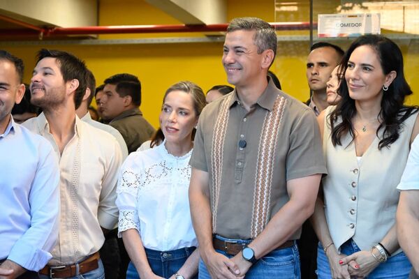 Peña promete saldar deudas con farmacéuticas y constructoras, y descarta subir impuestos