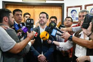 Raúl Latorre se niega a confirmar fecha de tratamiento de Caja Fiscal en Diputados pese a presión de docentes - El Trueno