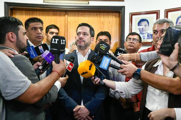 Raúl Latorre se niega a confirmar fecha de tratamiento de Caja Fiscal en Diputados pese a presión de docentes - El Trueno