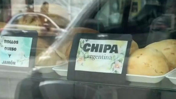 Compatriota se indigna al ver “chipa argentina” en un local de Madrid