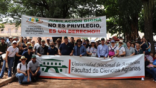 Docentes universitarios exigen acceder a jubilación escalonada