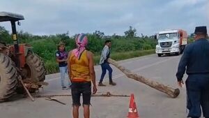 Ayoreos levantan cierre de ruta tras recibir asistencia de la SEN, aunque mantienen sus reclamos