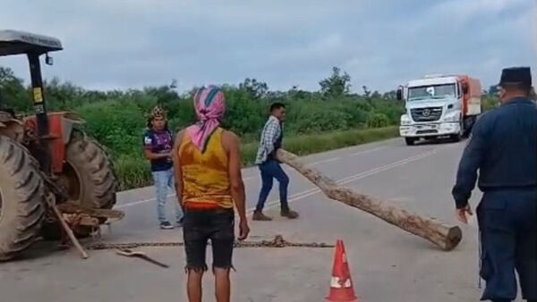 Ayoreos levantan cierre de ruta tras recibir asistencia de la SEN, aunque mantienen sus reclamos