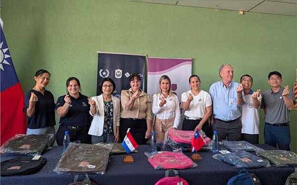 Taiwán apoya la educación en Itapúa con donación de mochilas escolares | DIARIO PRIMERA PLANA