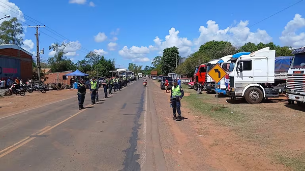 Liberarán a los 11 cañicultores detenidos y continúa la movilización en Troche - Noticiero Paraguay