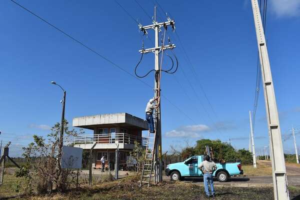 Restablecen parcialmente la energía eléctrica en Ayolas tras seis horas de corte - Nacionales - ABC Color