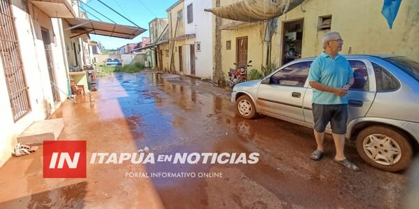 VECINOS DENUNCIAN GRAN PÉRDIDA DE AGUA Y PIDEN INTERVENCIÓN DE ESSAP EN EL CIRCUITO