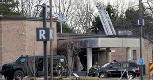 La Nación / Hombre chocó auto contra una sinagoga