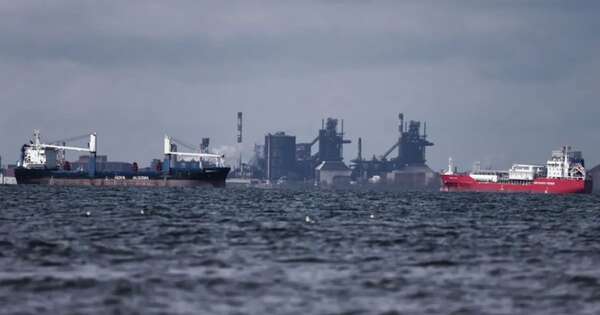 La Nación / Petróleo vuelve a subir e Irán deja pasar buques en Ormuz