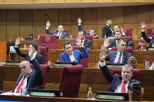 Opositores temen que cartismo salve a Chaqueñito de eventual pérdida de investidura