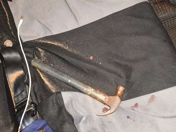 Ñemby: conductor vuelca tras ser golpeado con martillo en aparente intento de asalto - Policiales - ABC Color