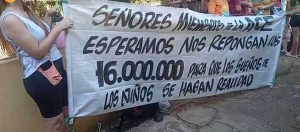 Tesorera de un colegio «se borró» tras denunciar supuesto robo de fondos de una escuela