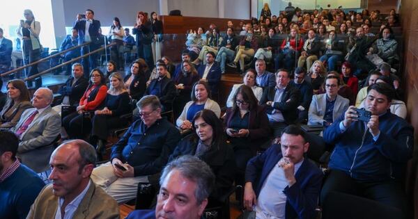 La Nación / Más de 300 paraguayos en Málaga se interiorizarón sobre Che Róga Porã