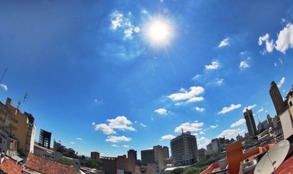 Meteorología alerta calor y chaparrones este viernes