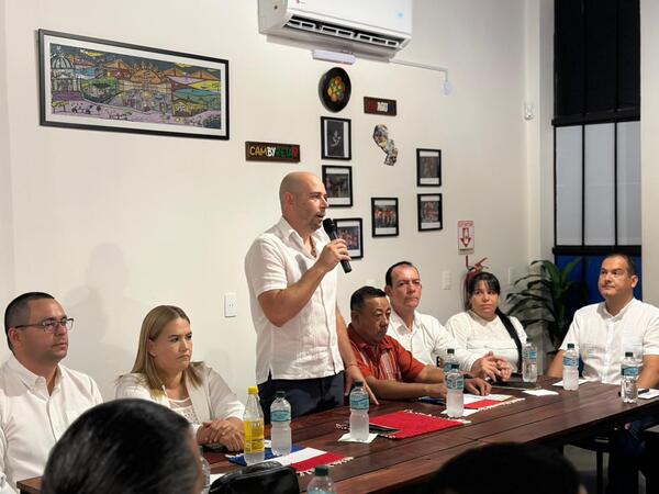 Jaime Hinterleitner lanza su precandidatura a la Intendencia de Cambyretá y presenta a los candidatos a la Junta Municipal