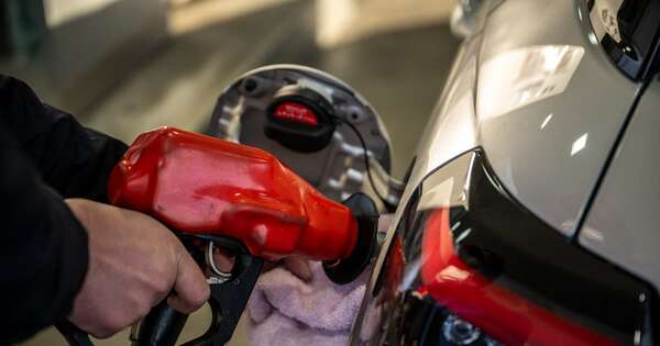 La Nación / Los precios del petróleo se estabilizan en torno a los 100 dólares