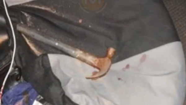 Conductor de plataforma choca y vuelca en Ñemby a raíz de un asalto a martillazos