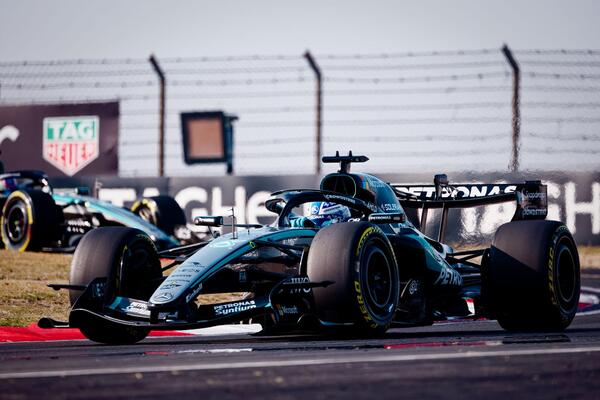 El líder de la F1, Russell, coloca a Mercedes en la pole position para la carrera sprint en China